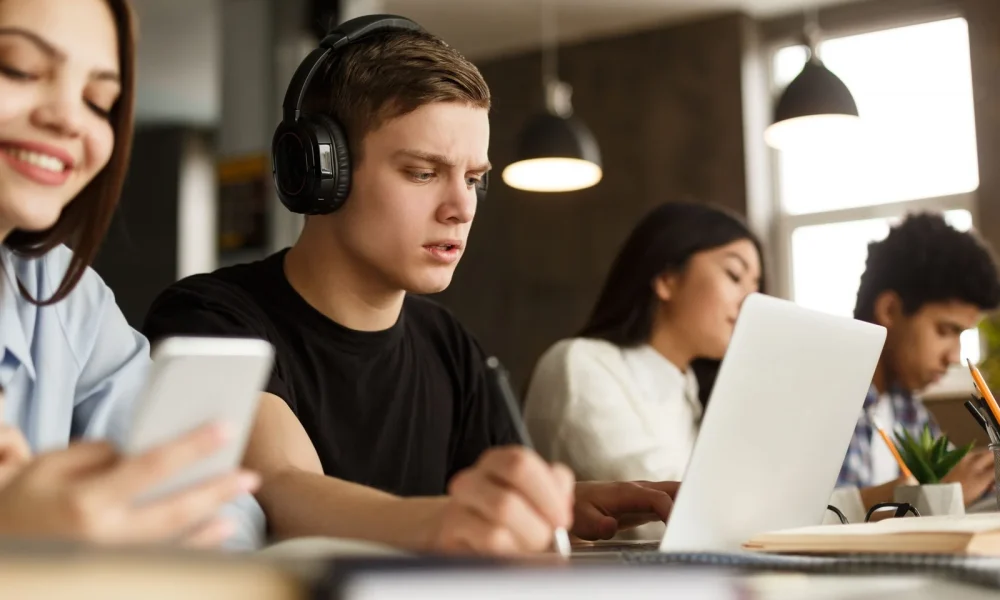 gazelle-studing-1-scaled